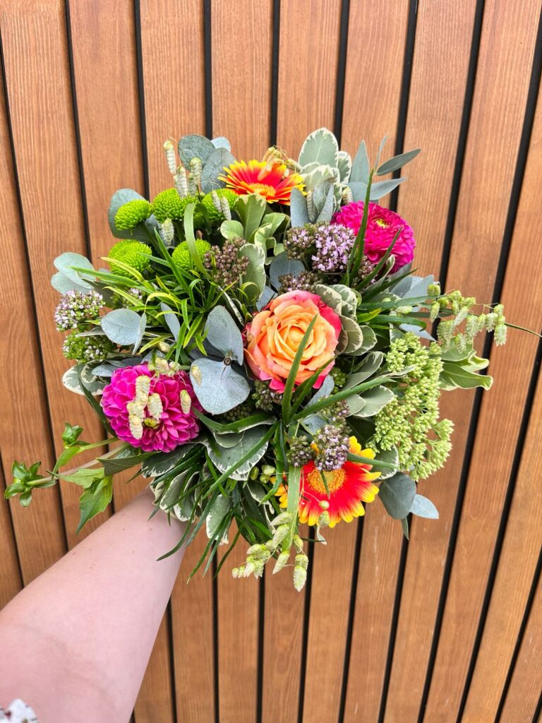 Latelier Delisa Fleuriste Bonchamp BOUQUET ROND 5