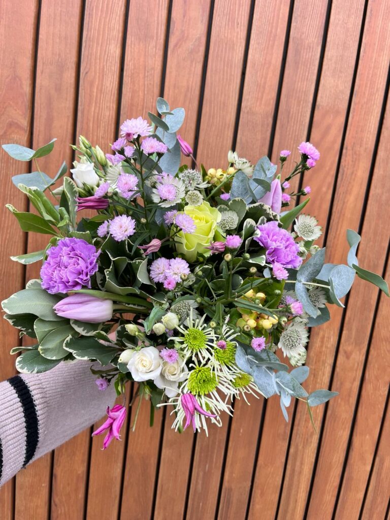 Latelier Delisa Fleuriste Bonchamp BOUQUET ROND 7